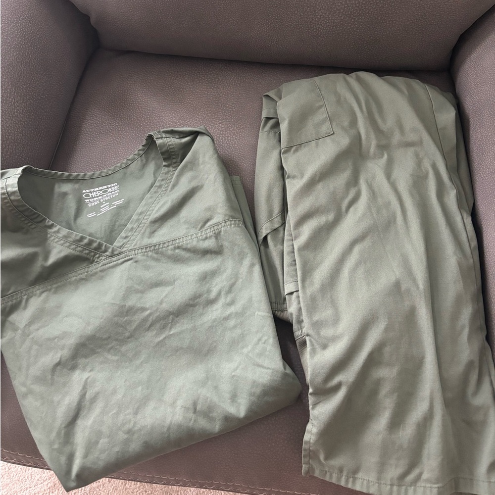 Olive green Cherokee scrub set- Mediums